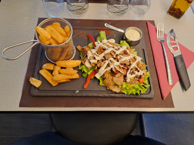 Sur place ou à emporter, notre assiette kebab fait l’unanimité !!